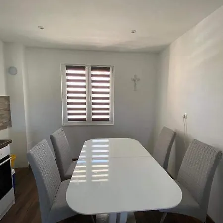 Mara Apartment Sestanovac