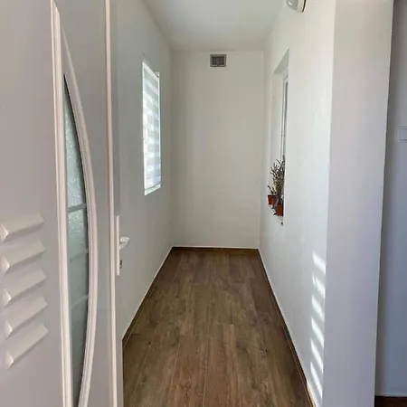 Mara Apartment *